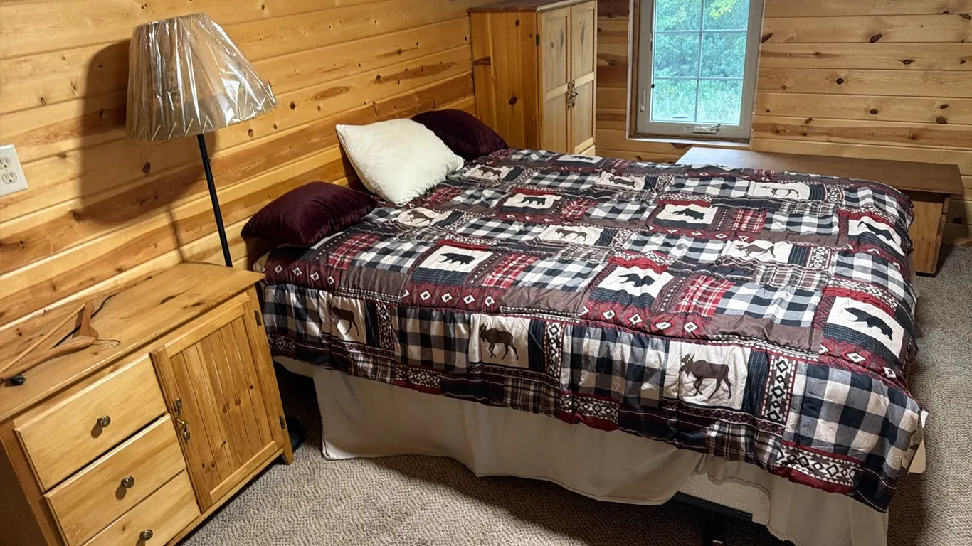 Full size bed set w/ cabinet & 36"x22"x72" entertainment center, small chest, end table & lamp