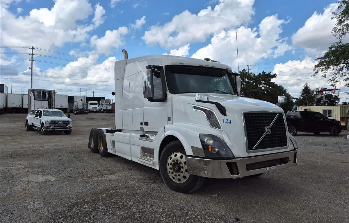 2017 Volvo VNL 6x4 T/A Sleeper Semi Truck