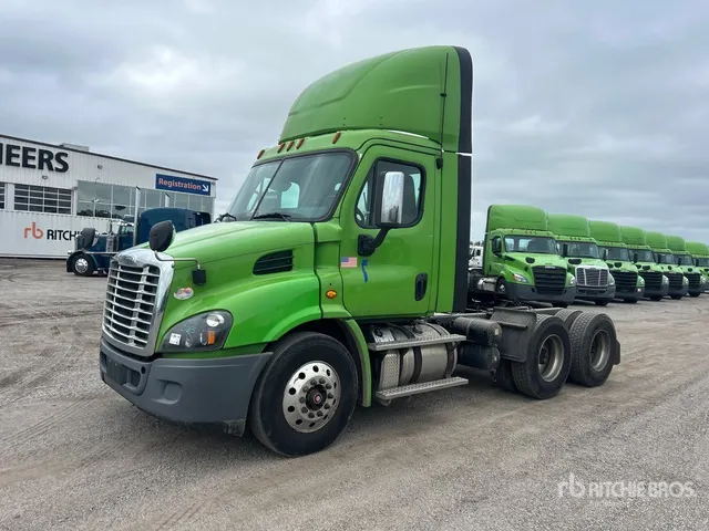 2019 Freightliner Cascadia 113 6x4 T/A Day Cab Truck Tractor