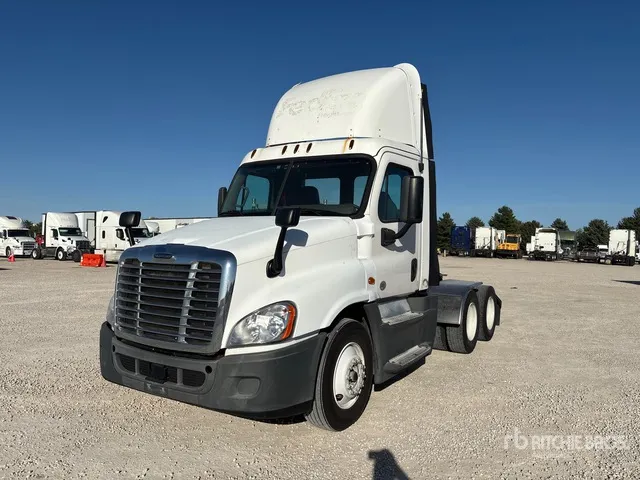 2015 Freightliner Cascadia 125 6x4 T/A Day Cab Truck Tractor