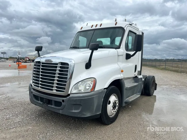 2016 Freightliner Cascadia 125 4x2 S/A Day Cab Truck Tractor