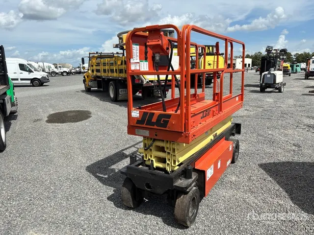 JLG CM-2033 Electric Scissor Lift