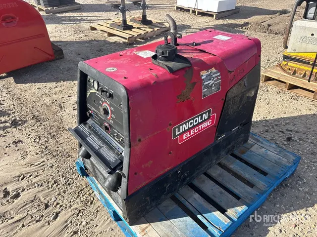 2005 Lincoln Ranger 250 250 A Multi-Process Engine Driven Welder