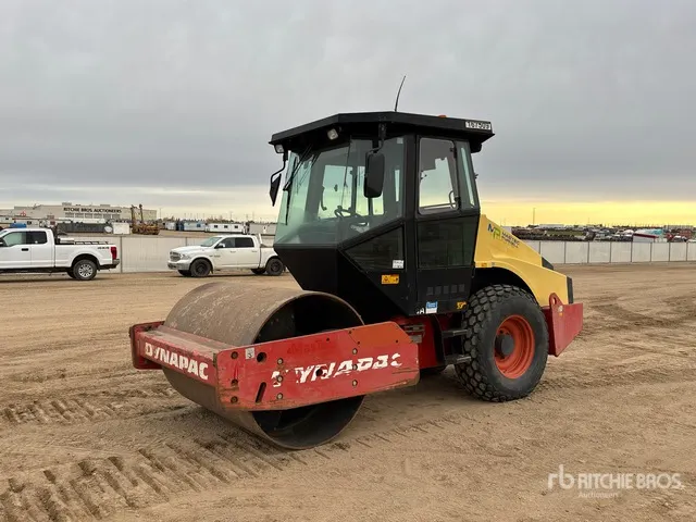 Dynapac CA152D Smooth Drum Compactor