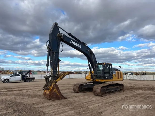 2015 John Deere 290G LC Tracked Excavator