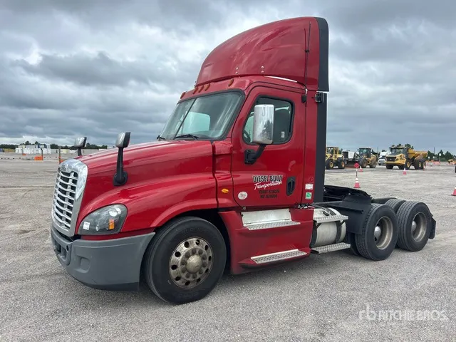 2020 Freightliner Cascadia 125 6x4 T/A Day Cab Truck Tractor