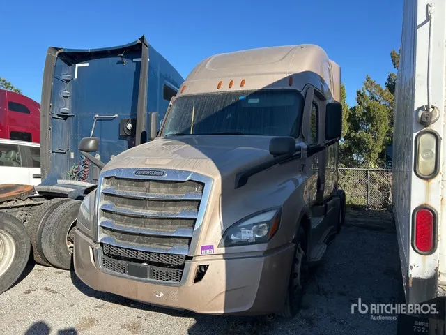 2021 Freightliner Cascadia 126 6x4 T/A Sleeper Truck Tractor