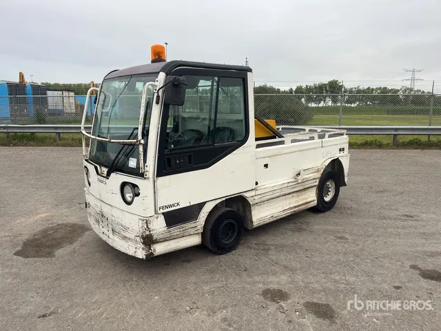 2019 Fenwick-Linde P250 Electric Tow Tractor