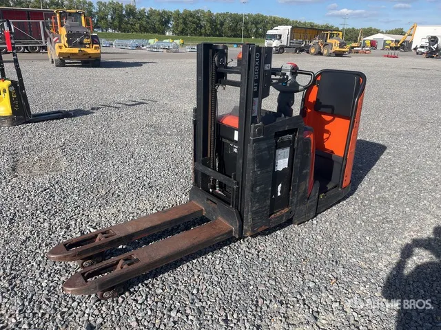 2020 Toyota SPE200CN 2000 kg Electric Stacker