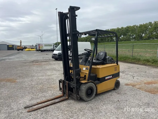 2006 Mitsubishi FB25K-PAC Electric Forklift (Inoperable)