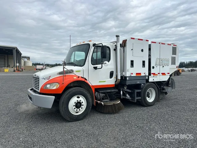2006 Schwarze M6000 on 2007 Freightliner M2 106 Sweeper Truck