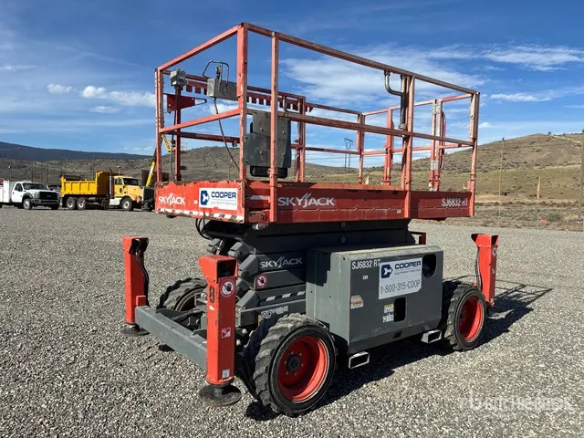 2018 Skyjack SJ6832 RT 4x4 Diesel Scissor Lift
