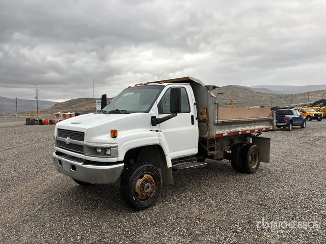 2005 GMC C4500 4x4 S/A Dump Truck