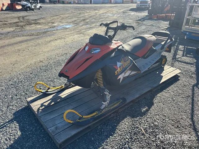 2004 Ski-doo Summit Highmark 800 H.O Snowmobile (Inoperable)