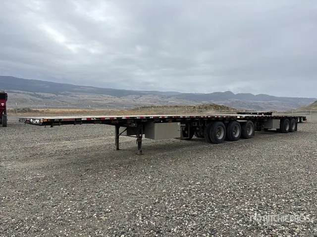 2013 Doepker 32 ft Tri/A Super B-Train Lead Flatbed Trailer
