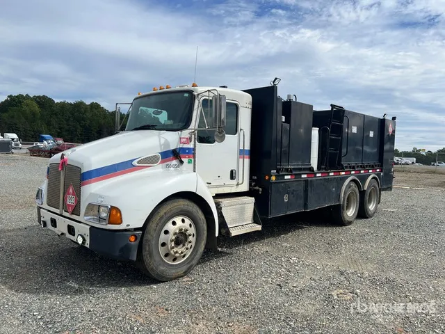 2007 Kenworth T300 6x4 Fuel and Lube Truck