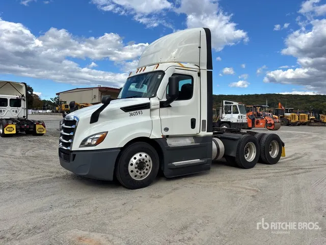 2021 Freightliner Cascadia 126 6x4 T/A Day Cab Truck Tractor