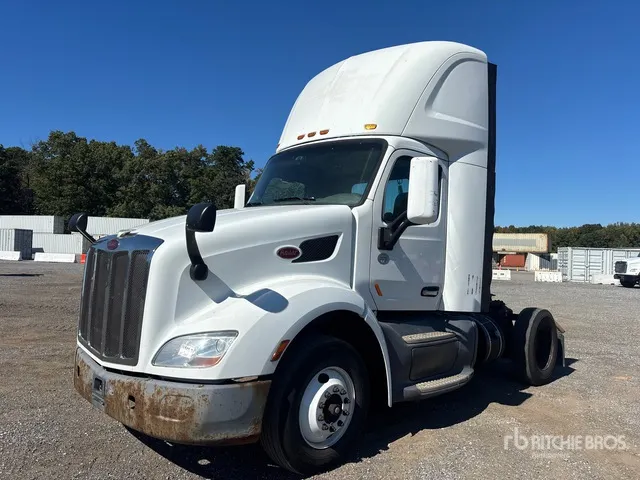 2015 Peterbilt 579 4x2 S/A Day Cab Truck Tractor