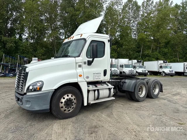 2017 Freightliner Cascadia 125 6x4 T/A Day Cab Truck Tractor
