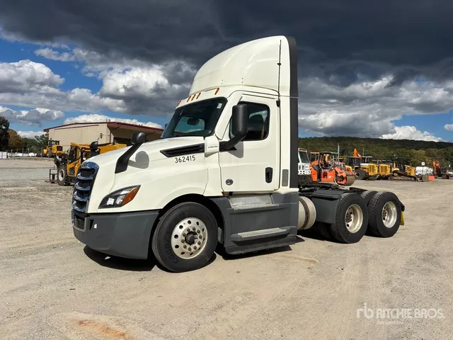 2021 Freightliner Cascadia 126 6x4 T/A Day Cab Truck Tractor