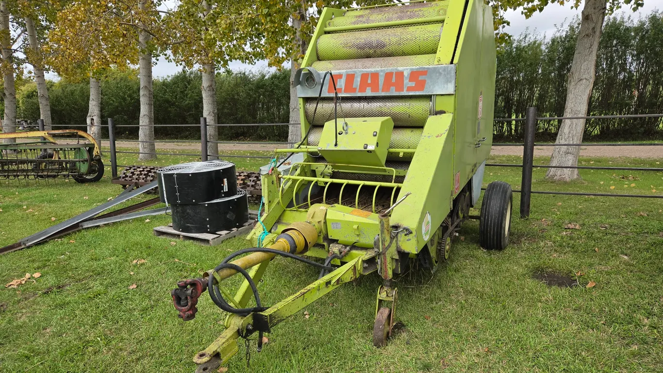 CLAAS ROLLANT 62 ROUND BALER