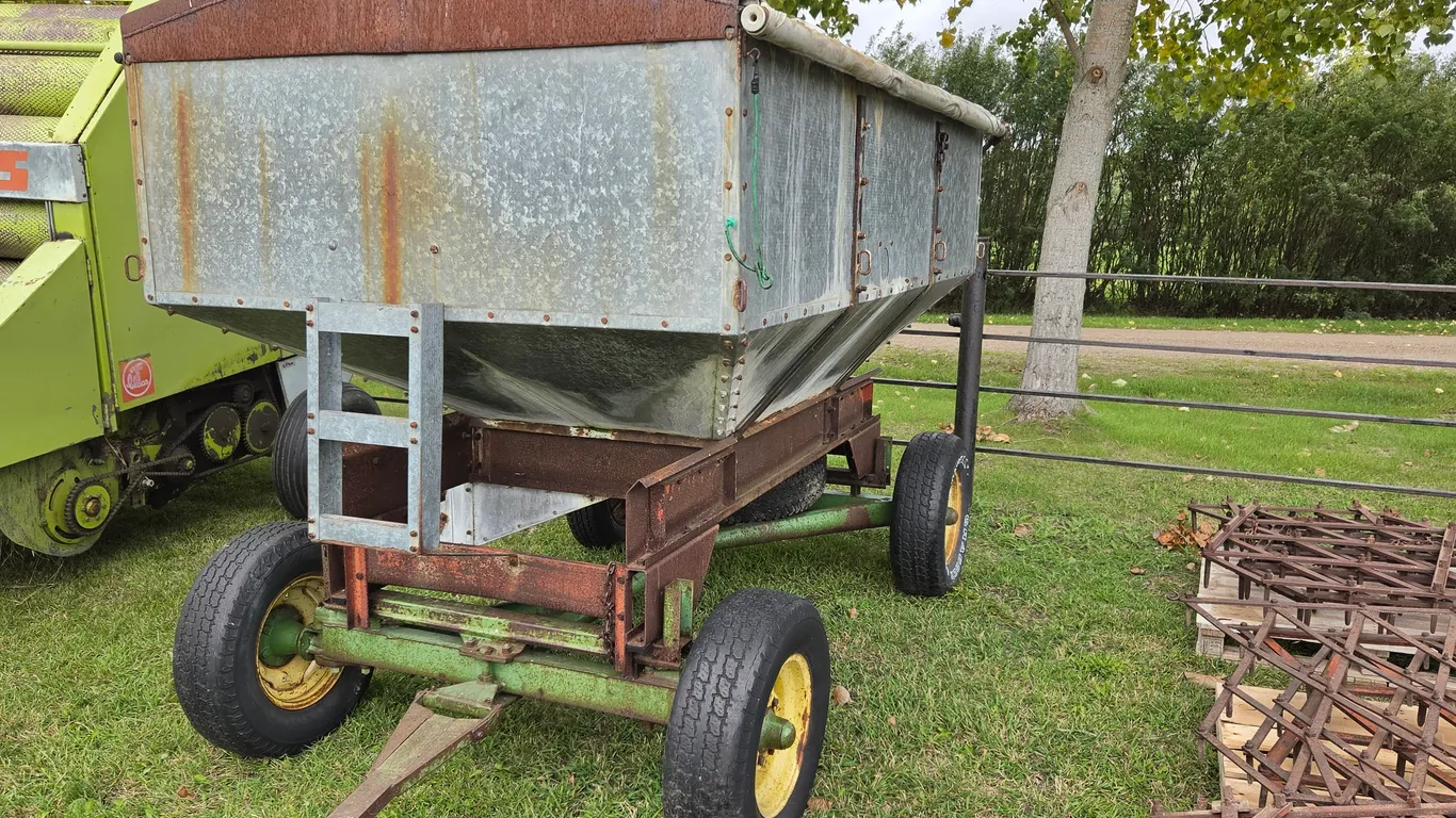 FEED WAGON