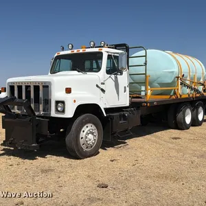 1986 International F-2574 applicator truck