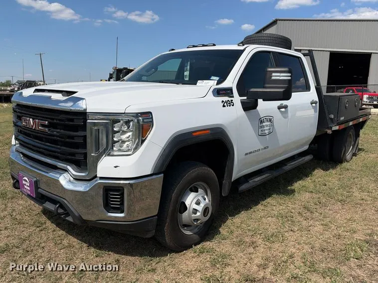 2021 GMC Sierra 3500 4X4 Crew Cab flatbed pickup truck