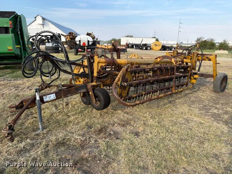 Vermeer R23 hay rake