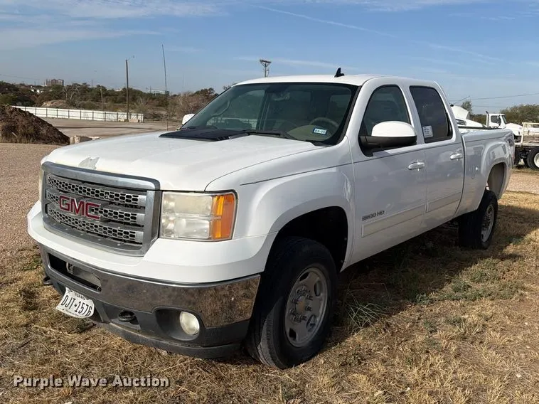 2014 GMC Sierra 2500HD Crew Cab pickup truck