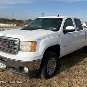 2014 GMC Sierra 2500HD Crew Cab pickup truck