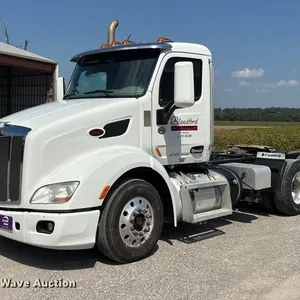 2018 Peterbilt 579 semi truck