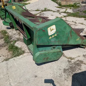 John Deere 444 Corn Head