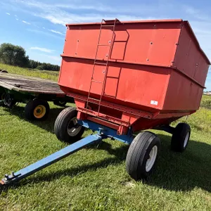 John Deere 1065A Hydraulic Dump Wagon