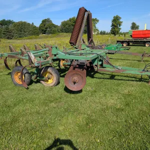 John Deere 1710 Disc Chisel Plow
