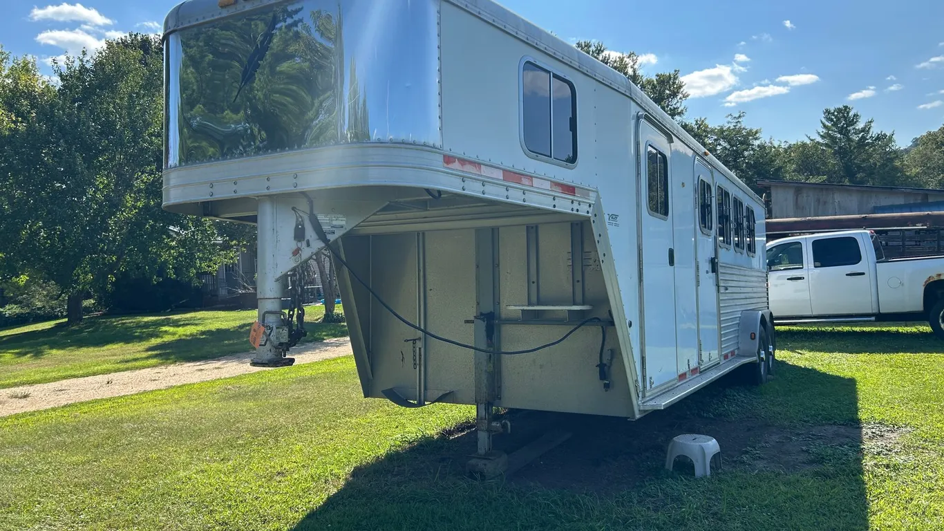 2005 Featherlite Horse Trailer (WI Title in Delay) (Mondovi, WI)