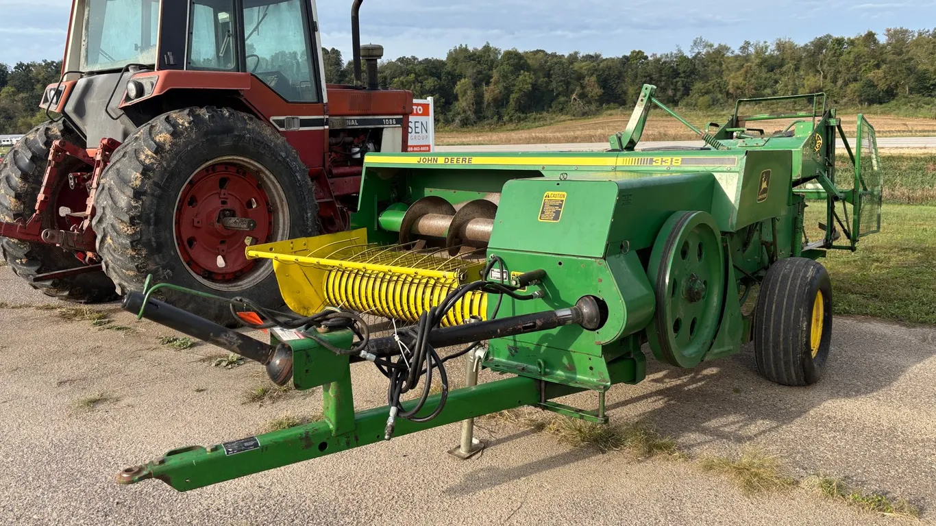 John Deere 338 Baler with Thrower