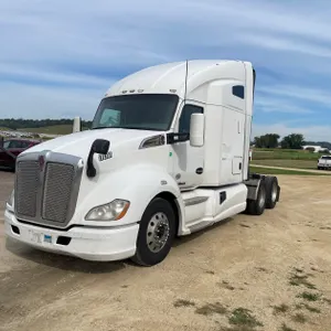 2017 Kenworth T680 Semi Truck (Has WI Title)