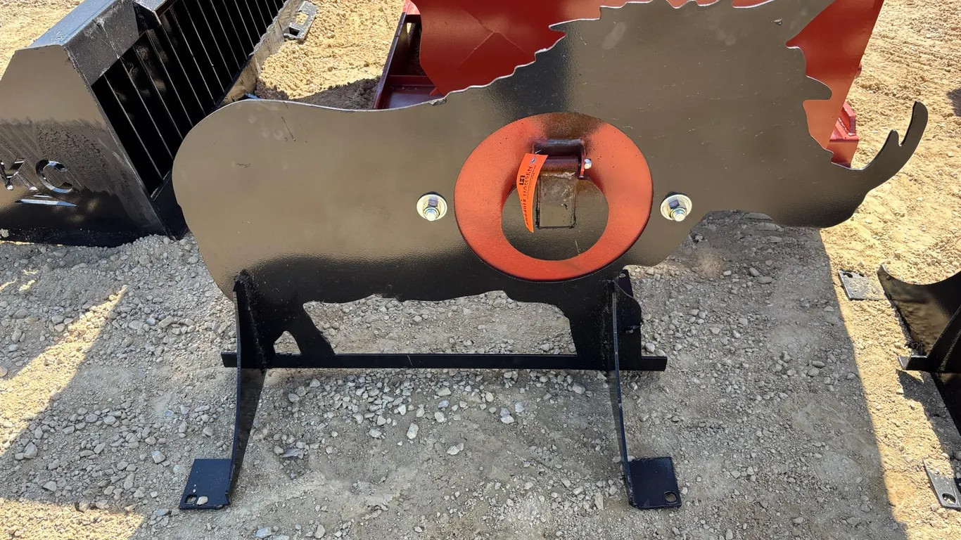 3/8" AR500 Steel Boar Shooting Target with Heart Flapper