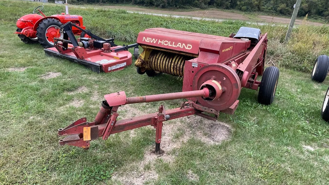 New Holland Hayliner 273 Square Baler