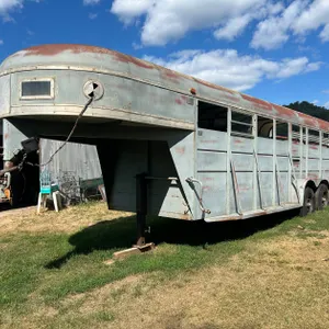 1990 Gooseneck Stock Trailer (WI Title in Delay) (Mondovi, WI)