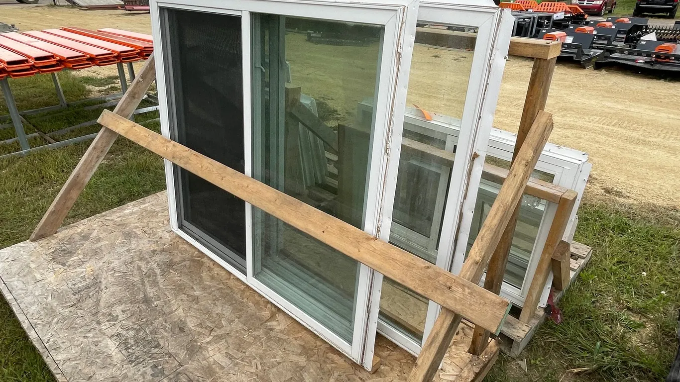 (3) Windows
