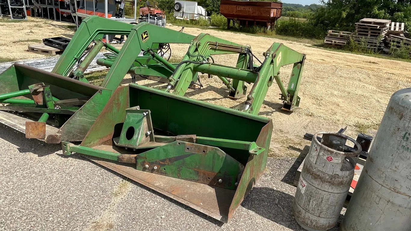 John Deere J145 Loader with Bucket