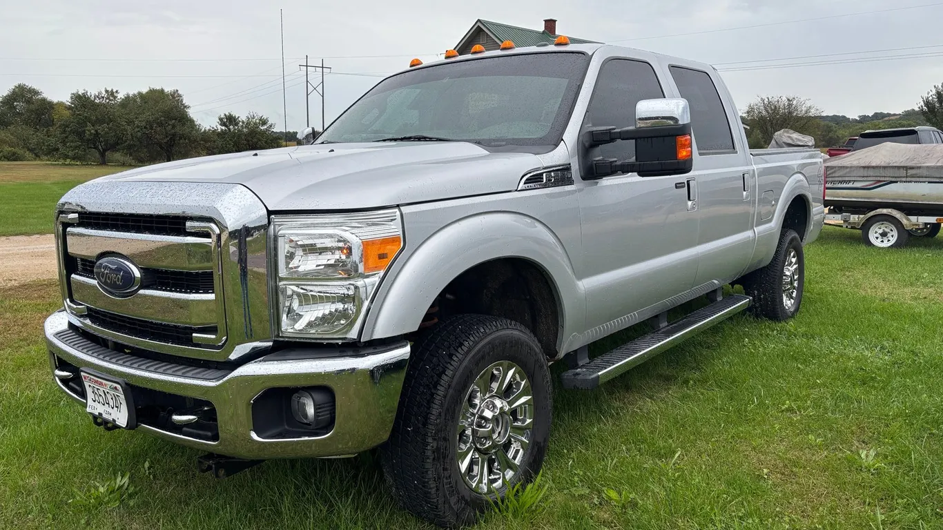 2014 Ford F-250 Super Duty Crew Cab XLT Lariot (Has WI Title)
