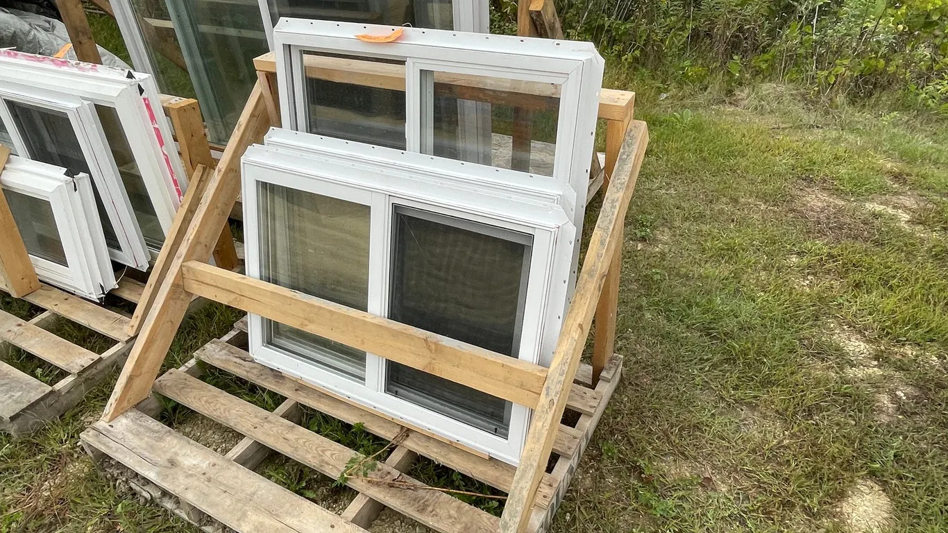 (4) Windows