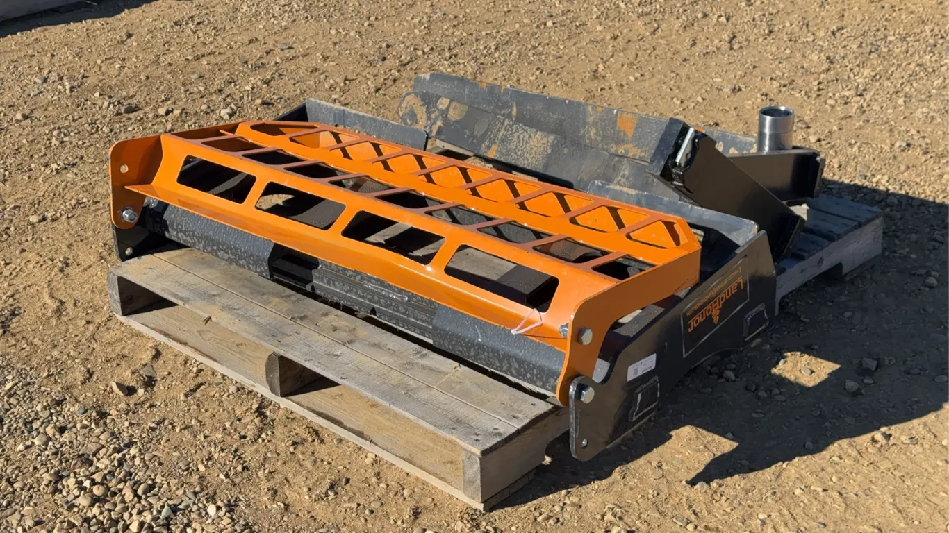 2026 Landhonor 42 IN. Pallet Forks