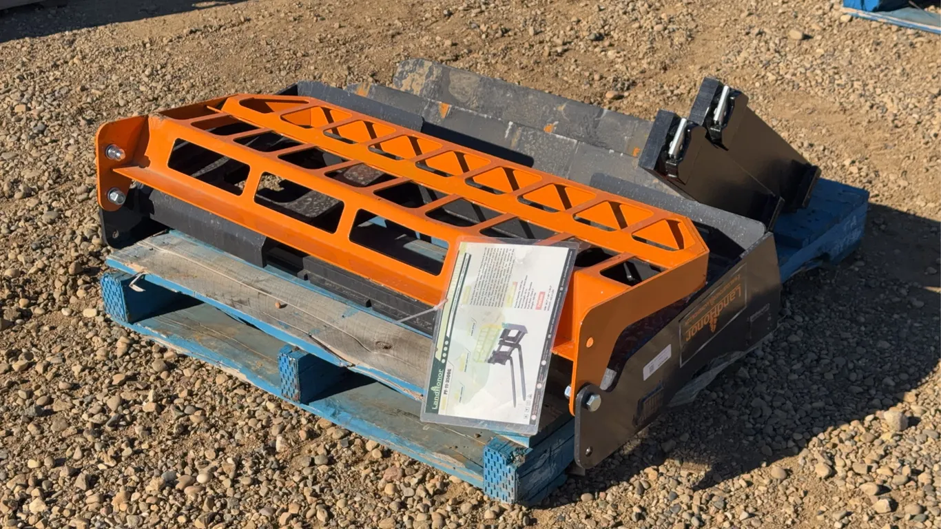 2026 Landhonor 42 IN. Pallet Fork