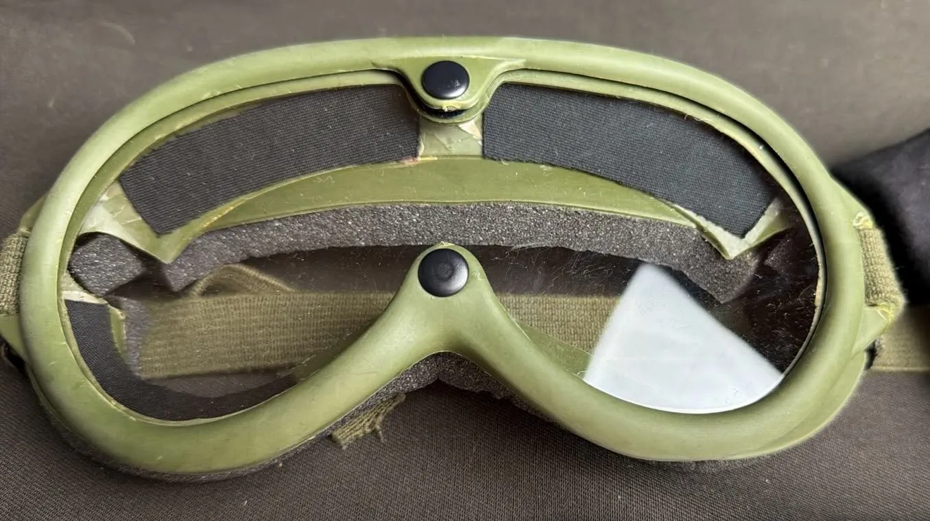Military Goggle Set with Neutral Gray Plastic Lens and Black Cloth Sleeve
