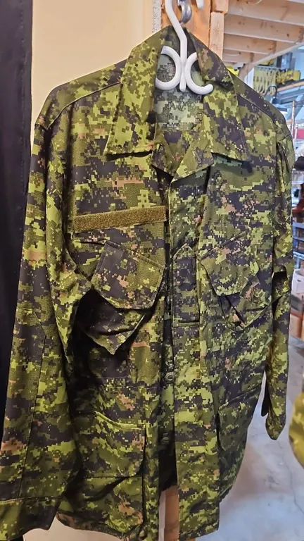 Canadian Forces CADPAT TW Combat Shirt and Pants Set, Size 7042