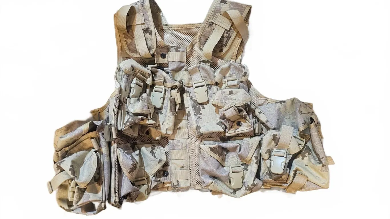 Tactical Vest Desert Camo with Multiple Utility Pouches and Buckles